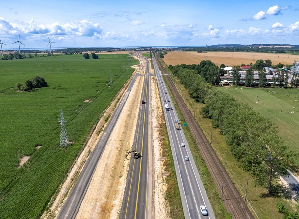 Powodów do otwierania szampana nie ma. W tym roku oddano mniej kilometrów dróg [RAPORT]