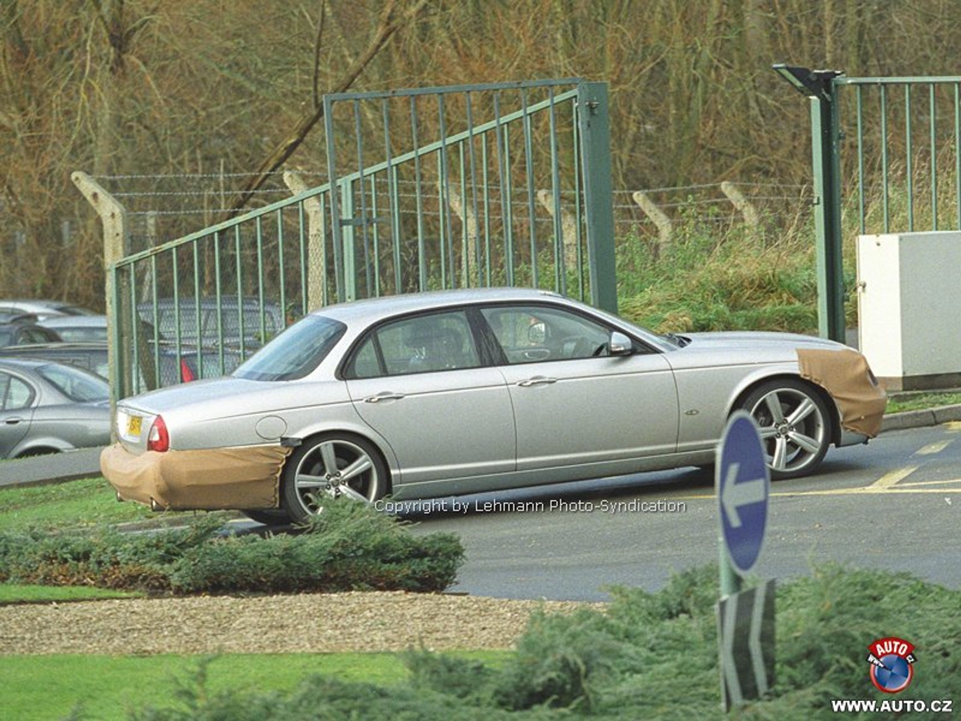 Zdjęcia szpiegowskie: odmłodzony Jaguar XJ w Genewie