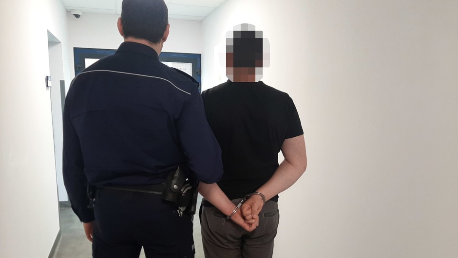 Obraz pochodzący z serwisu https://otwock.policja.gov.pl/po/aktualnosci/129740,Chcial-uniknac-mandatu-proponowal-policjantom-lapowke.html