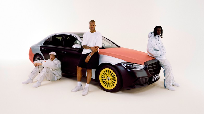 Ubrania stworzone z poduszek powietrznych