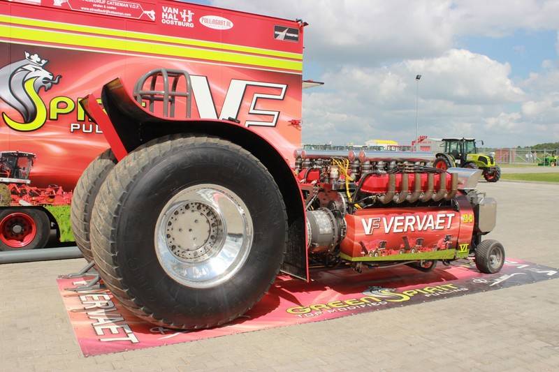 Tractor Pulling