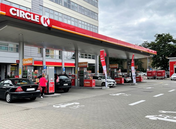 Ranking cenowy: kawa, hot dogi i myjnie na popularnych stacjach