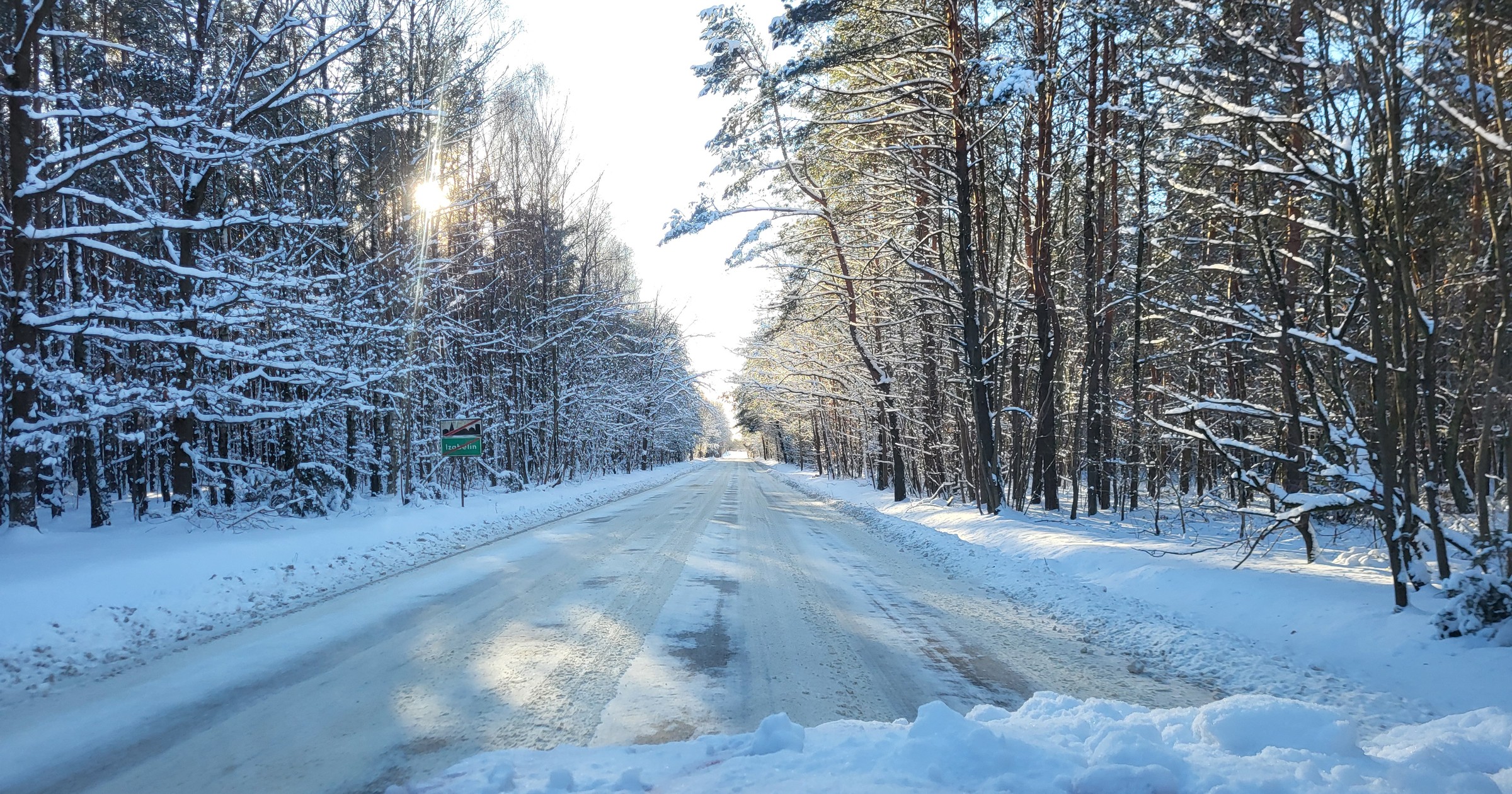 Spada śnieg i uruchamia się mandat za lenistwo. Jego wysokość zależy od policjanta