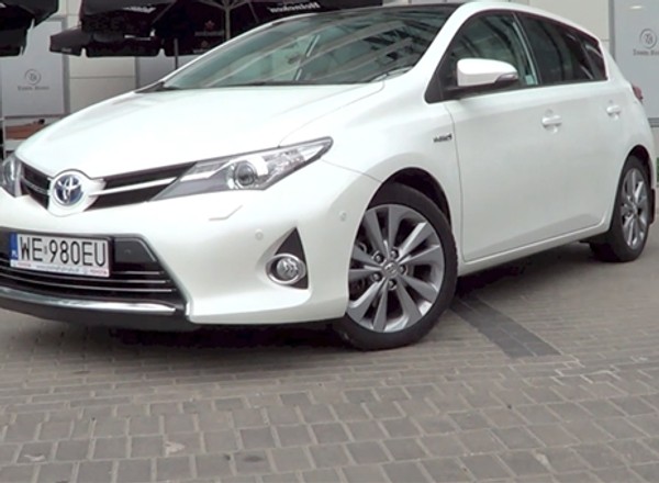 W korku z... Toyotą Auris Hybrid - cz. 01