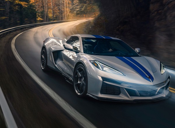 Chevrolet Corvette z napędem hybrydowym. E-Ray rozpędza się do 60 mil/h w 2,5 s