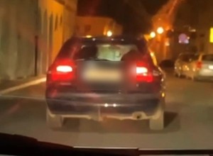 Trójka podróżnych zauważyła podejrzane "manewry" kierowcy volvo. Zajęli się nim policjanci
