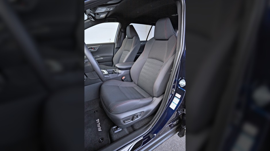 Toyota RAV4 Plug-In Hybrid - fotel kierowcy