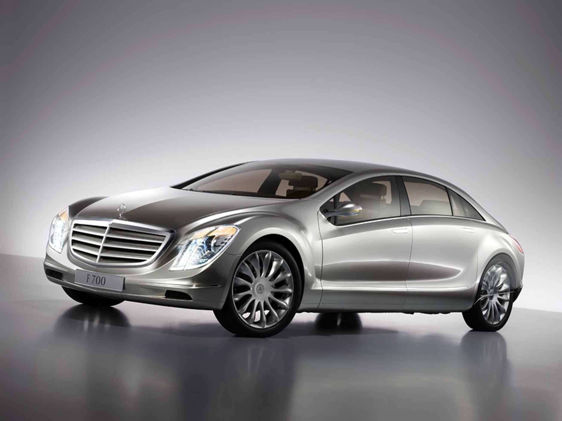IAA Frankfurt 2007: Mercedes-Benz F700 – mistyczna nowoczesność