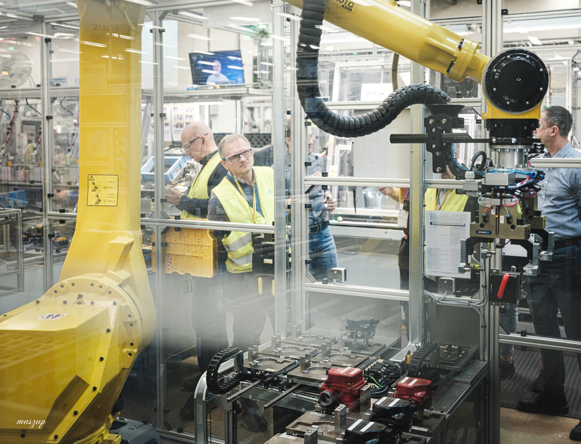 Bezpieczeństwo na drogach. Jak technologie rozwijane w Polsce zmieniają pojazdy użytkowe?