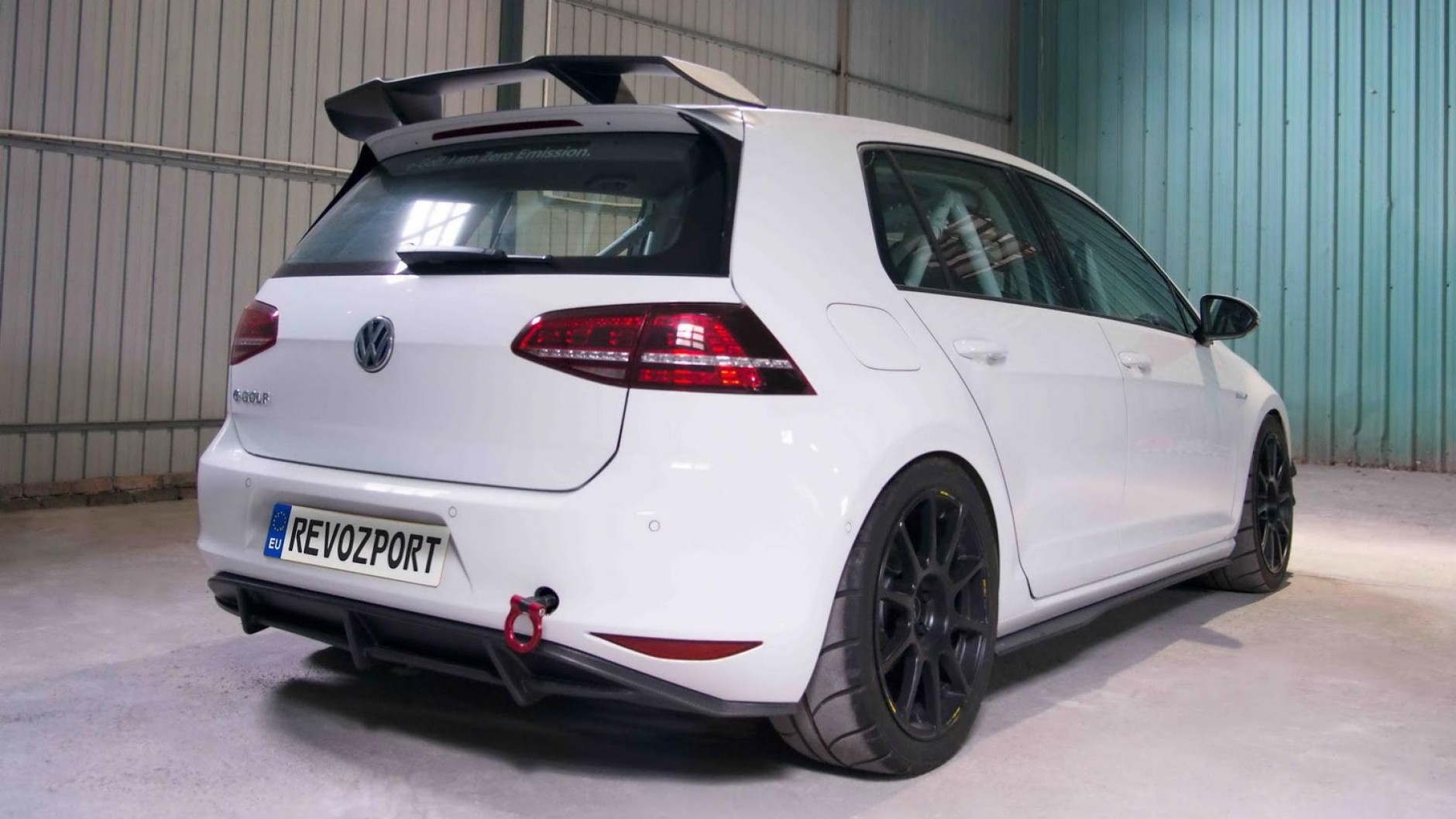 Wyścigowy Volkswagen Golf na prąd