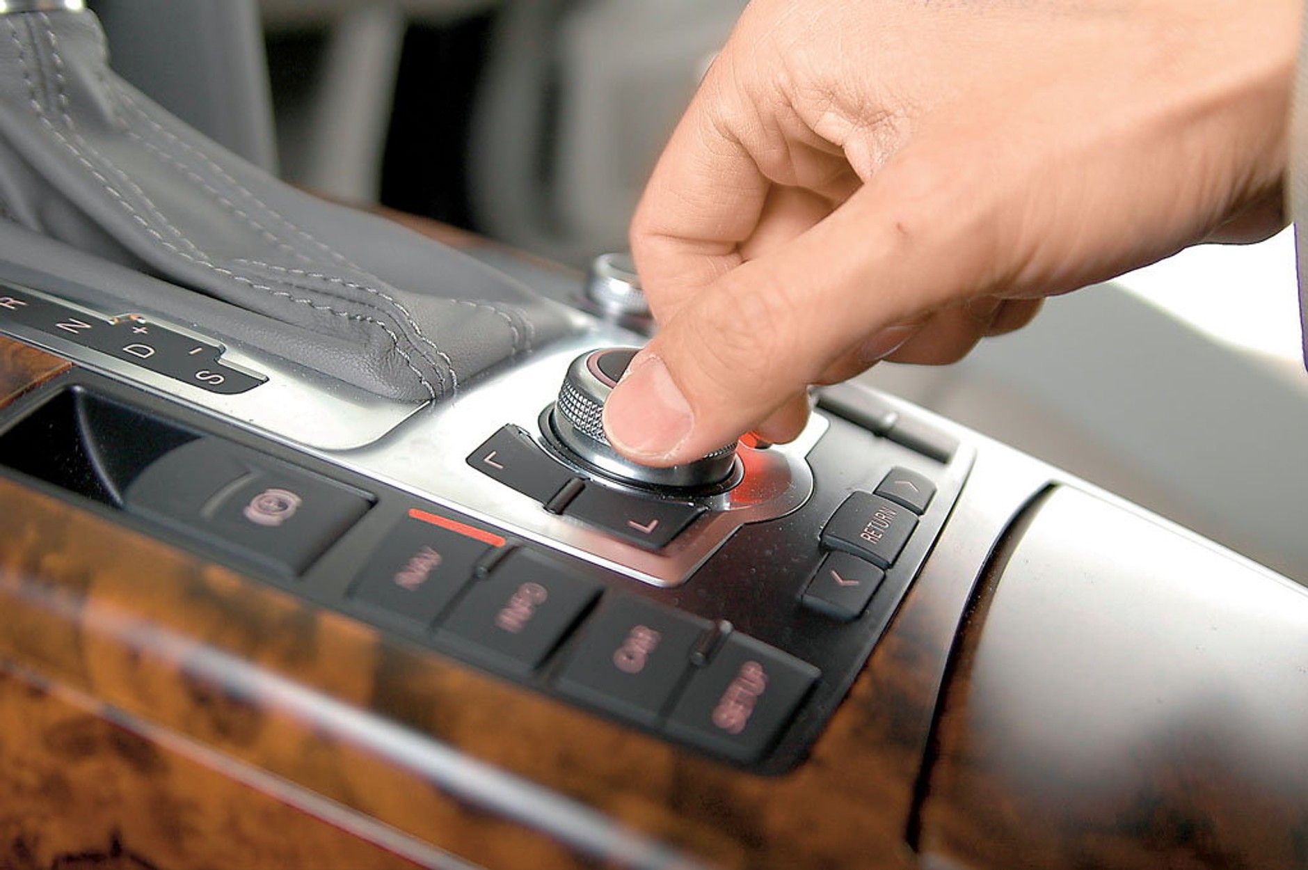 Audi A6 III (2004-11) - polecamy wersje: 2.4, 2.0 CR TDI i 3.0 TDI. Cena od 25 000 zł