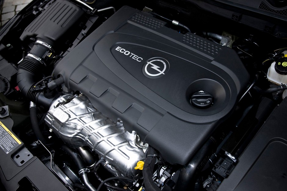 Opel Insignia z nowymi silnikami i wyposażeniem