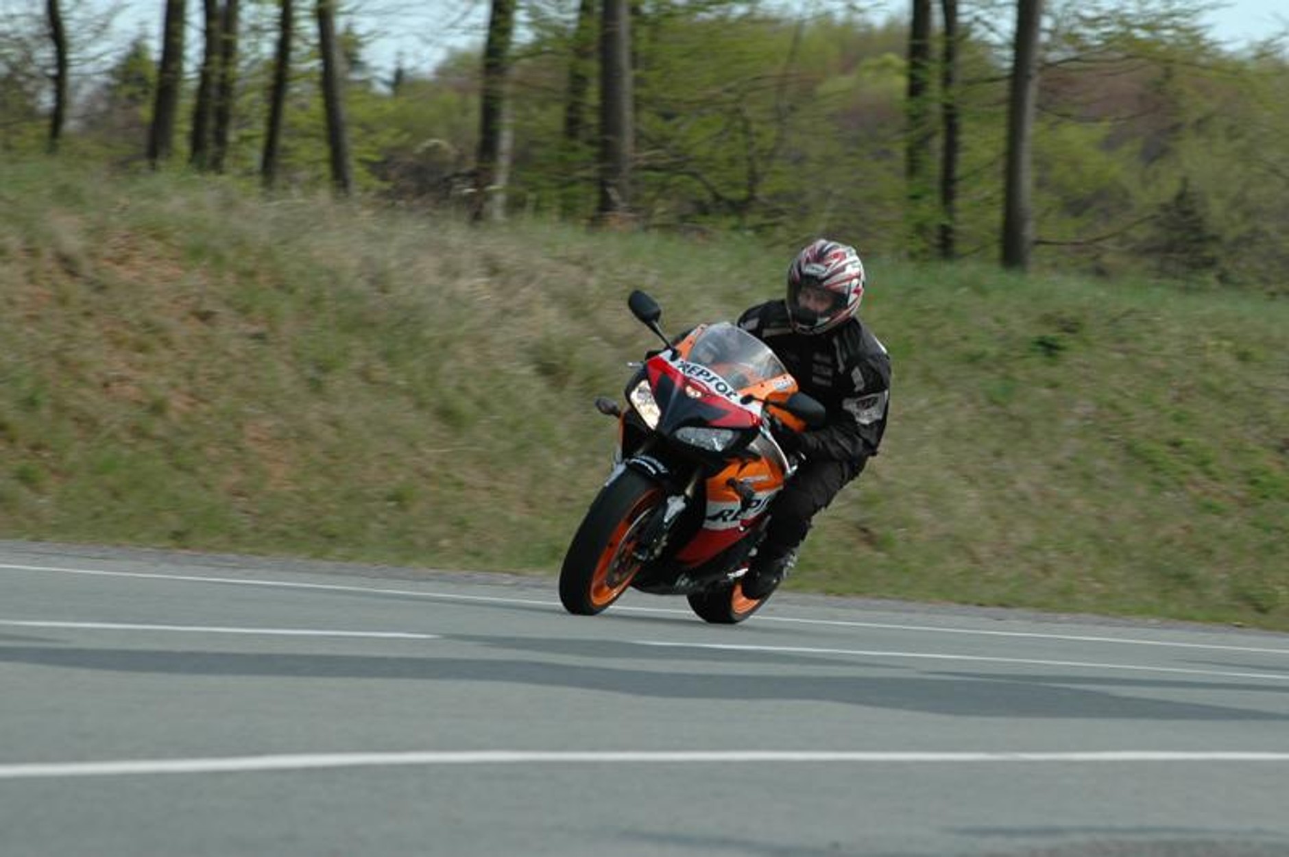 Honda CBR1000RR Fireblade Repsol replika (test)
