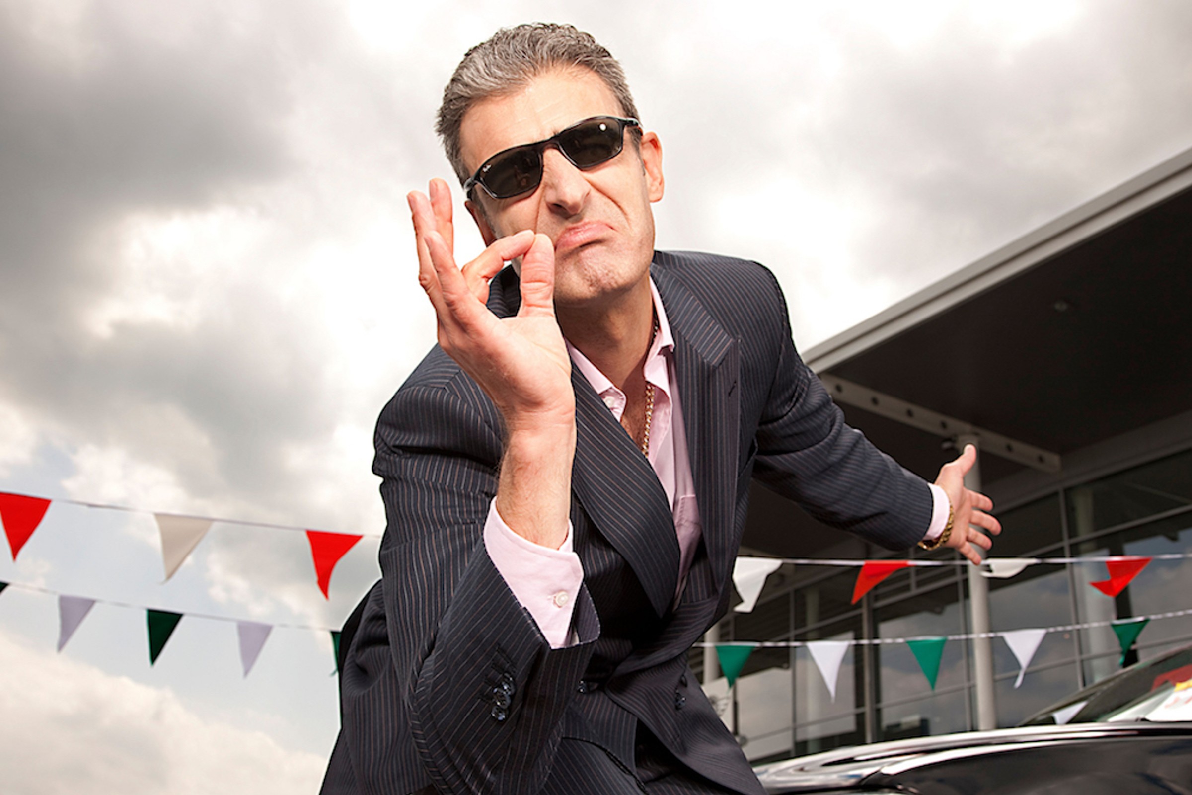 12 trików handlarzy. To są najczęstsze oszustwa przy handlu samochodami