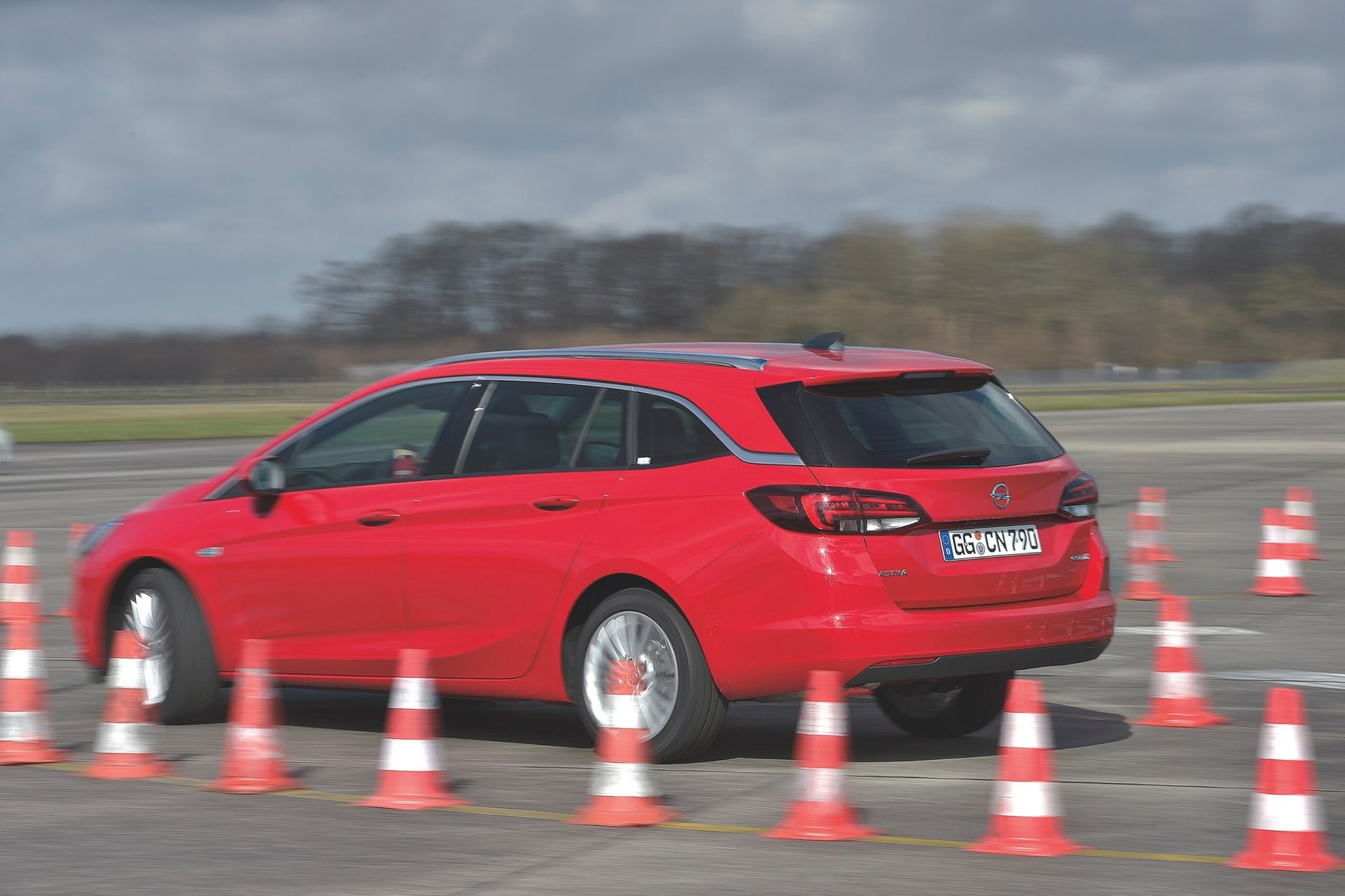 Uwodziciele rodzin - Kia cee'd SW, Opel Astra Sports Tourer, Peugeot 308 SW i Seat Leon ST