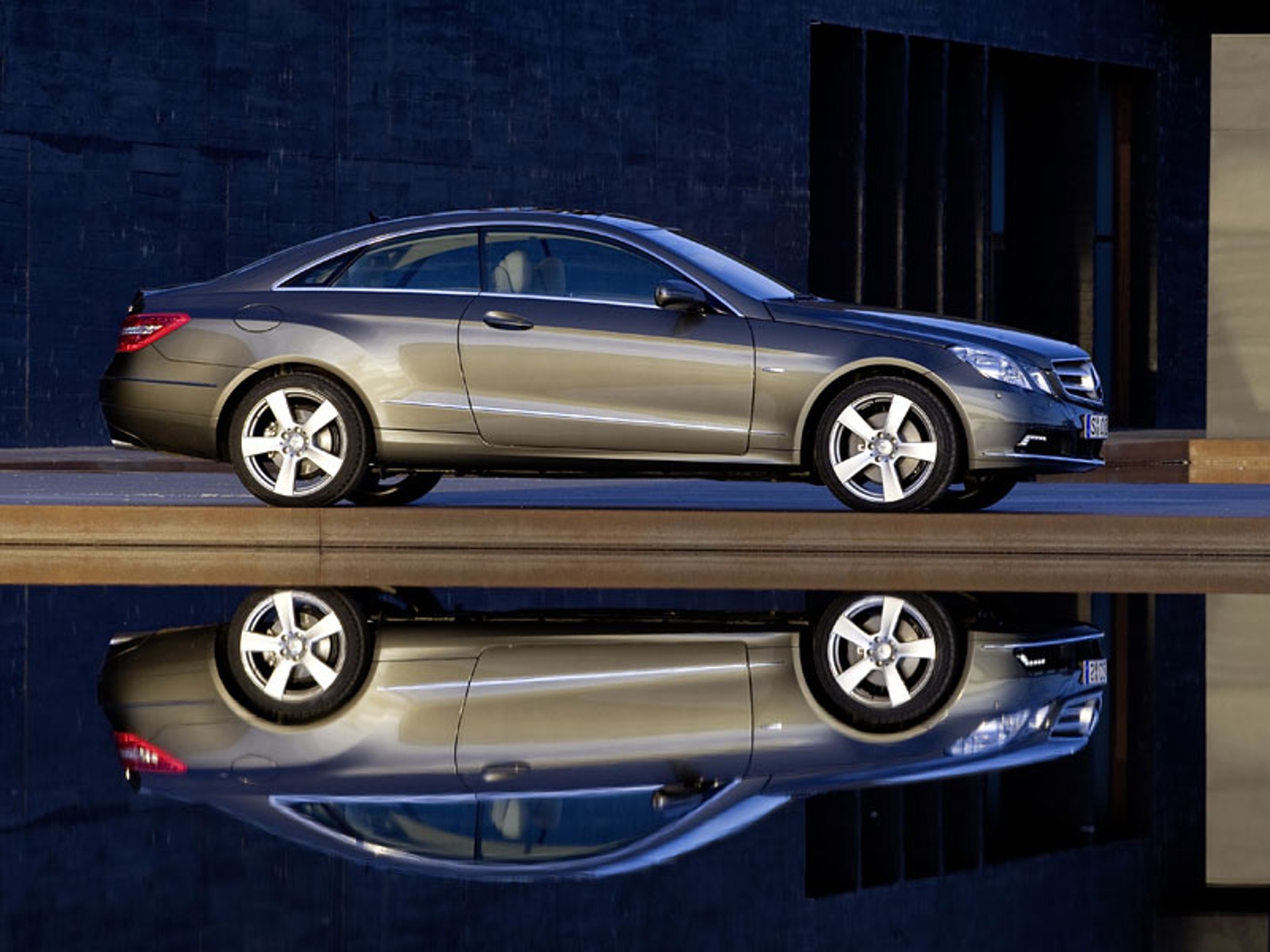 Genewa 2009: Mercedes-Benz E-Klasa Coupe - dane techniczne i zdjęcia