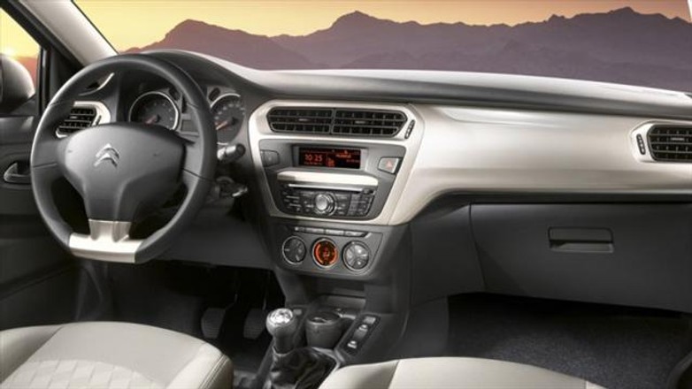 Jaki jest Citroen C-Elysee?