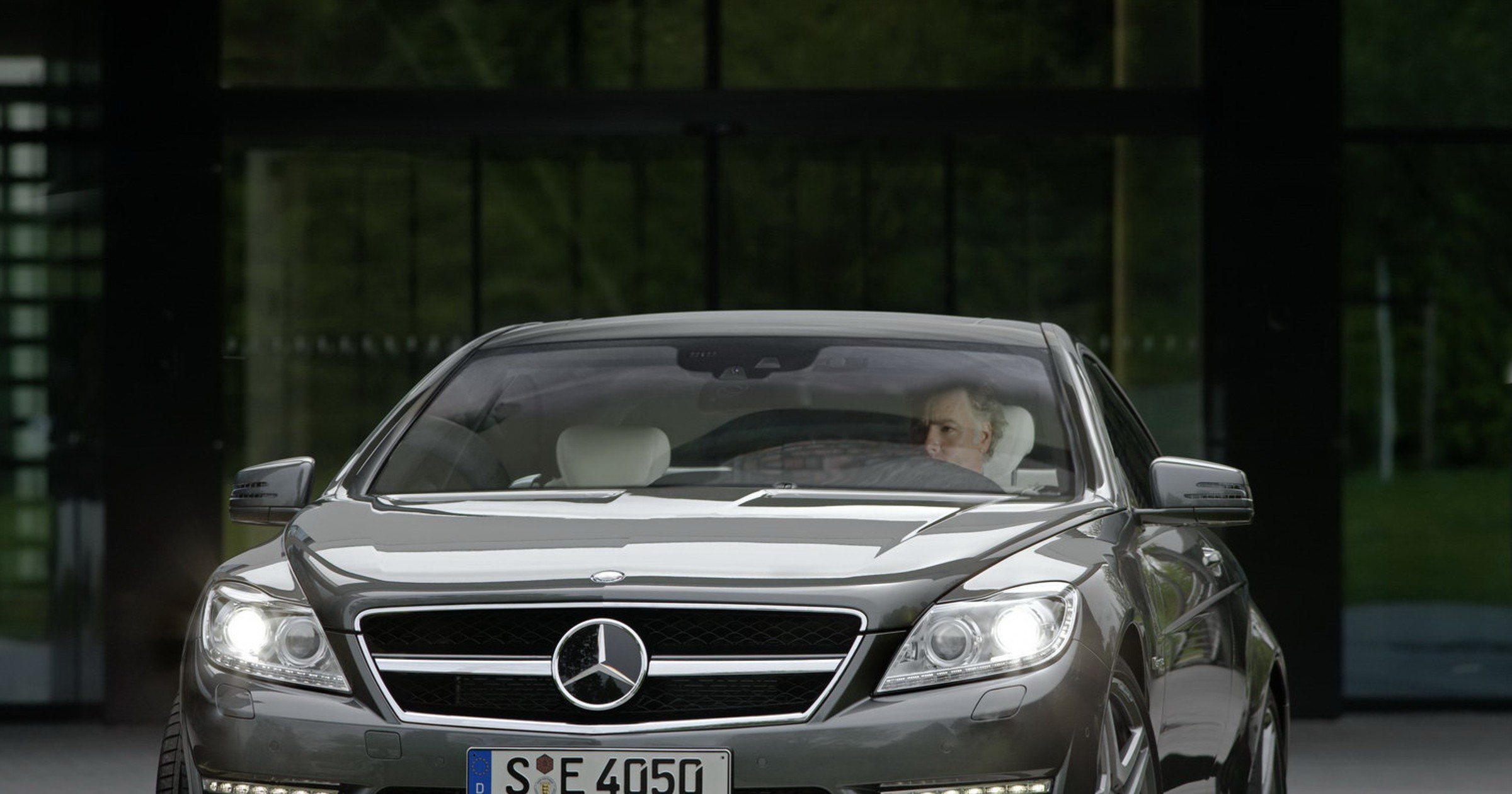 Zmodernizowany i mocniejszy Mercedes-Benz CL63 AMG 