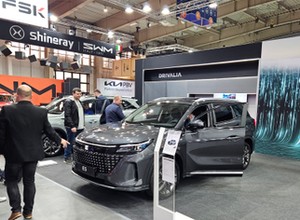 Dał wybór pracownikom: wypasiony "chińczyk" czy "gołe" auto z Europy? A ty jak byś wybrał?