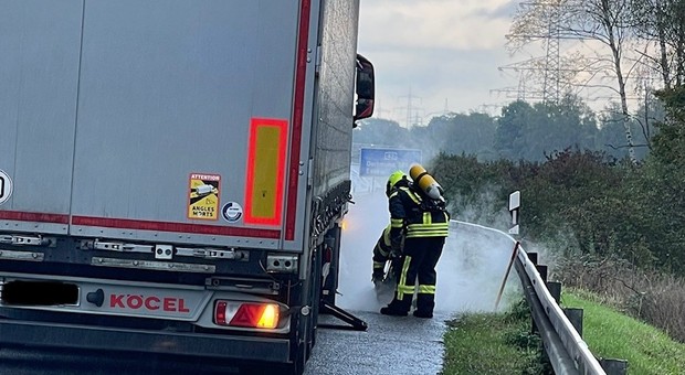 Trzeba było zamknąć niemiecką autostradę. Z ciężarówki ulatniał się gaz