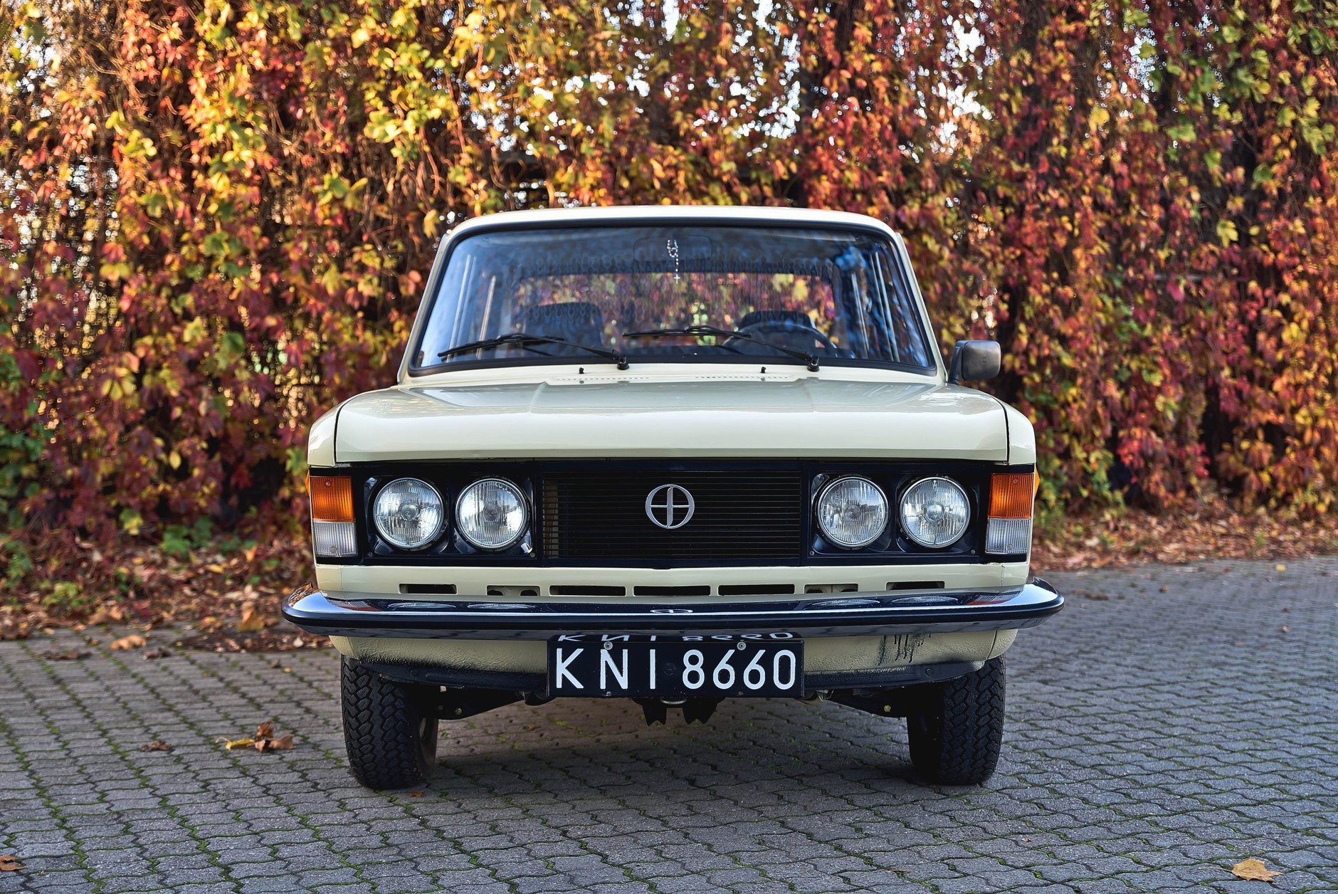 Ten Duży Fiat jest nowy, choć ma 35 lat.  FSO 125p wystawiony na aukcji.