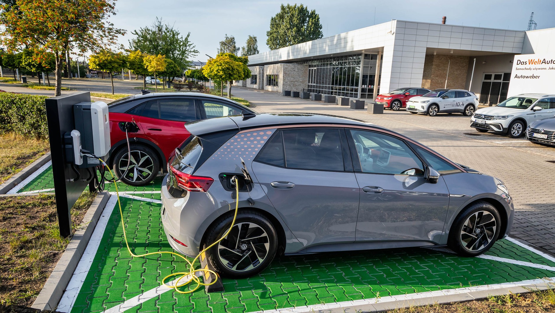 Volkswagen ID.3 moc ładowania maksymalnie 120 kW. W 20 minut uzupełnimy aż 153 km zasięgu.