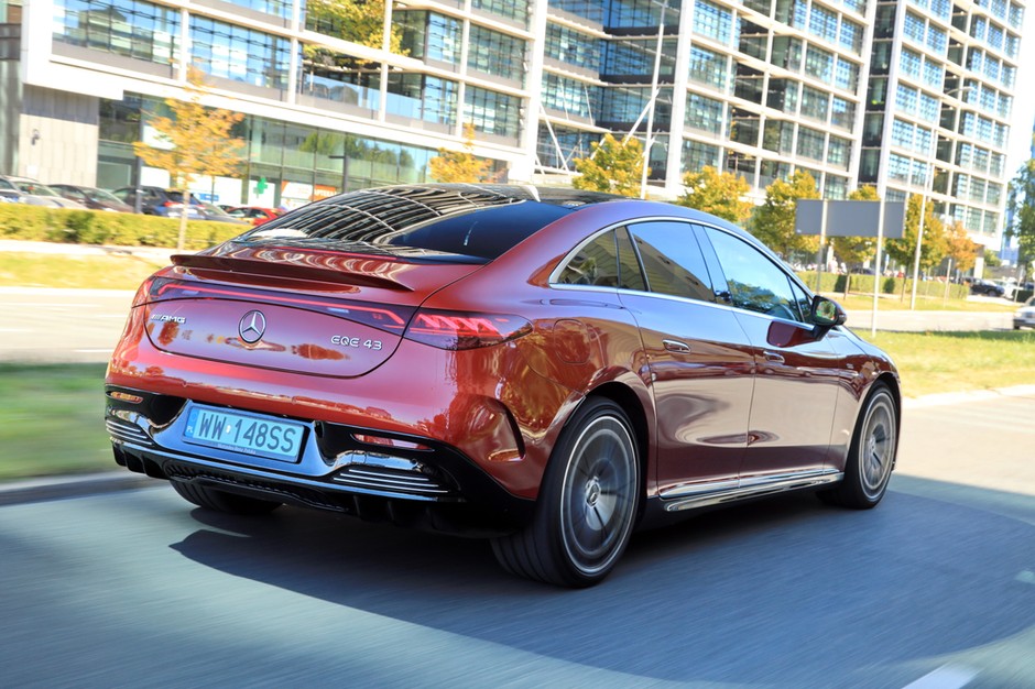 Mercedes-AMG EQE 43 4MATIC 2022 r. 1 generacja