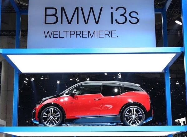 BMW i3 po face liftingu: debiut we Frankfurcie