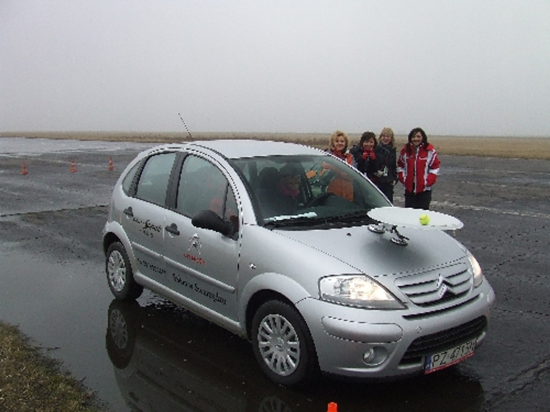 Bezpieczna jazda dzięki zawodom - Z kobietą bezpiecznie na drodze