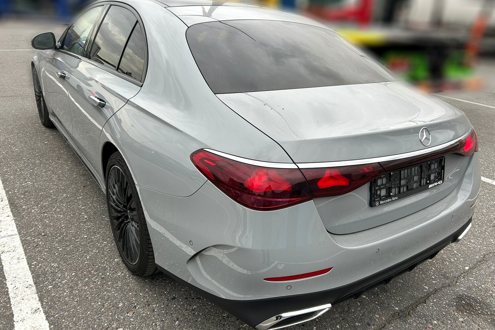 Skradziony Mercedes-Benz E200 przechwycony w belgijskim porcie