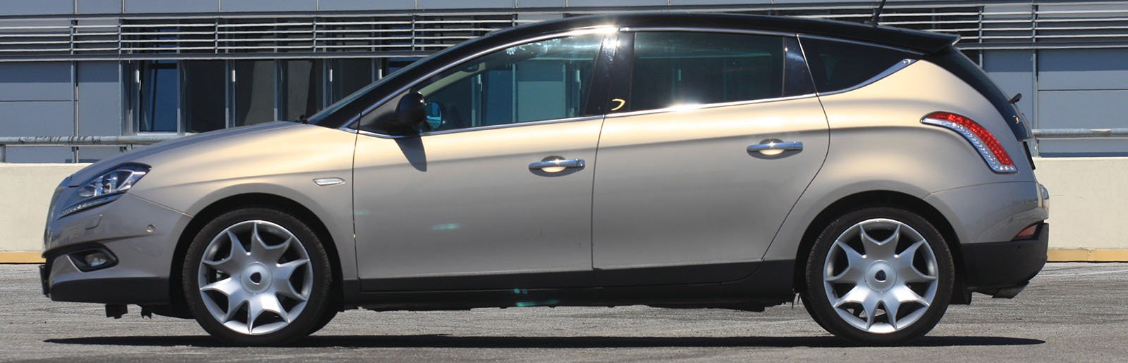 To już ostatnie chwile Lancii Delty – niebawem w ofercie pozostanie tylko mały Ypsilon. Ostatnie Delty są wyposażone w Diesle, a to winduje cenę wyjściową.