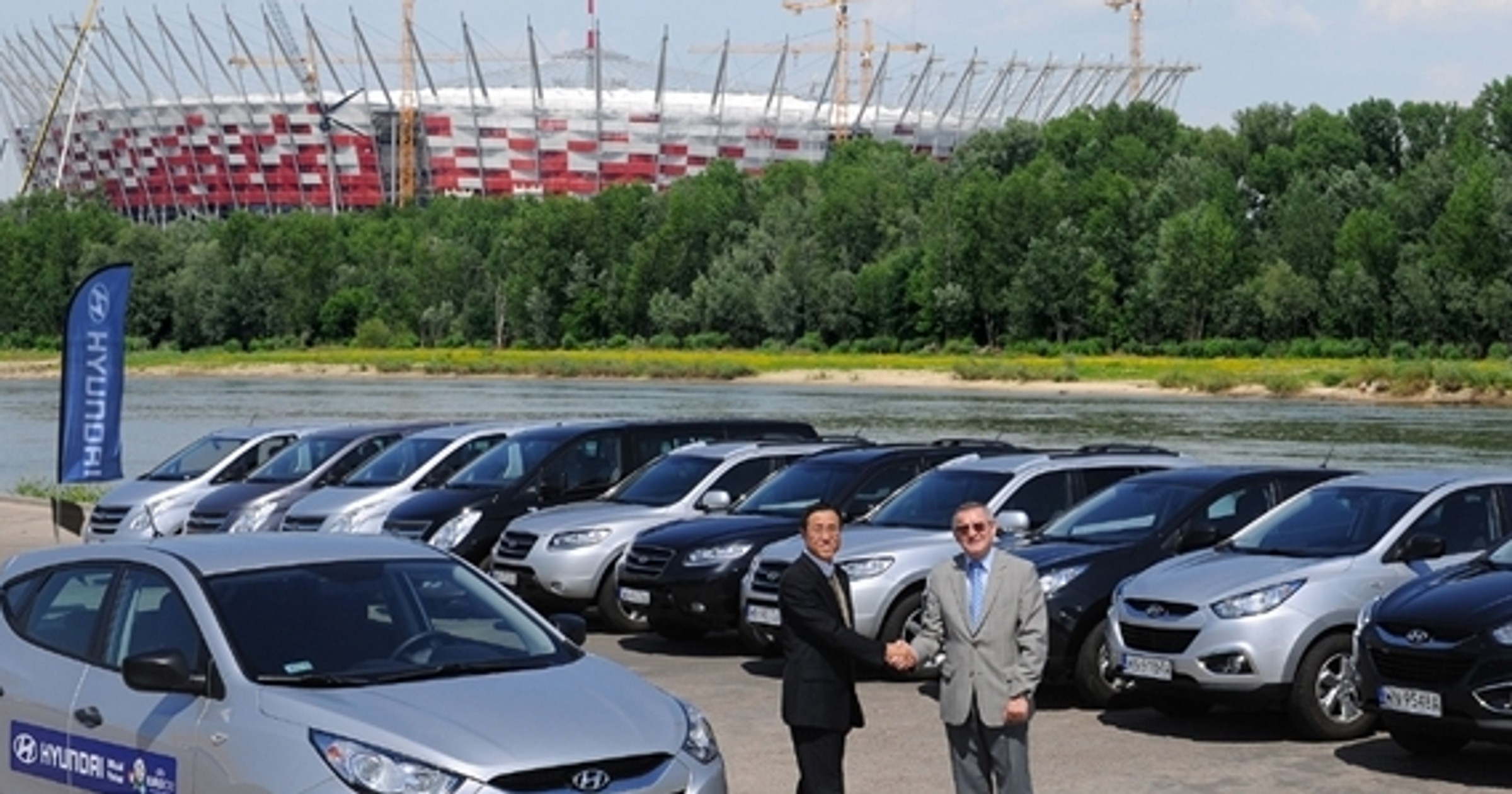 Hyundai rozpoczął przekazywanie aut na Euro 2012
