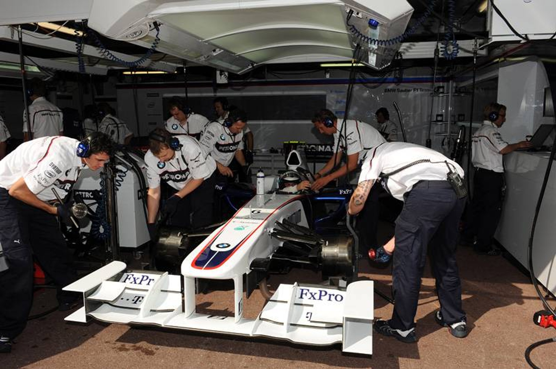 Grand Prix Monaco 2009: Button królem, Kubica w garażu (fotogaleria)