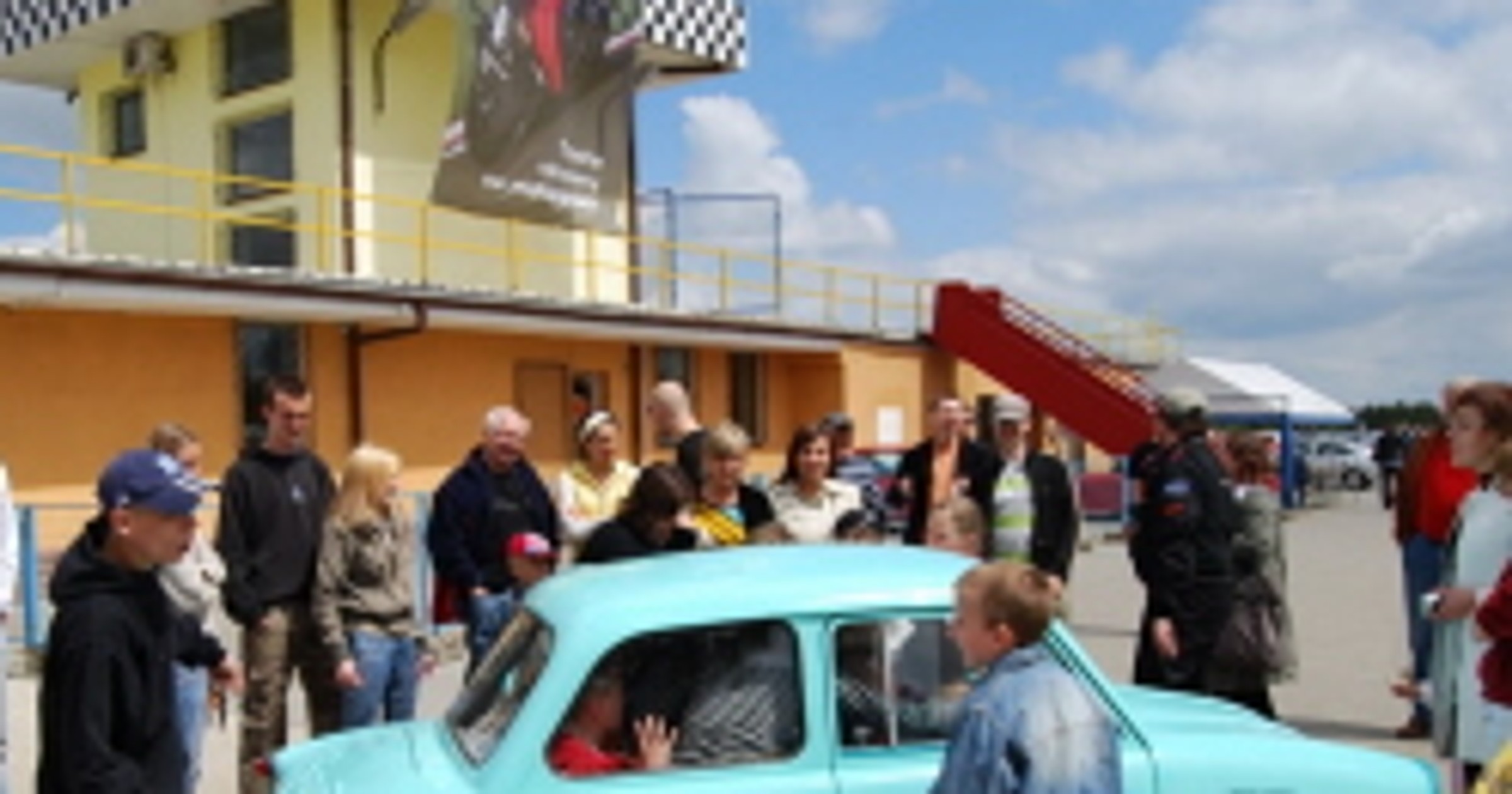Akademia Sportowej Jazdy Porsche dzieciom