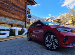 Sprawdziliśmy nowego elektrycznego SUV-a coupe