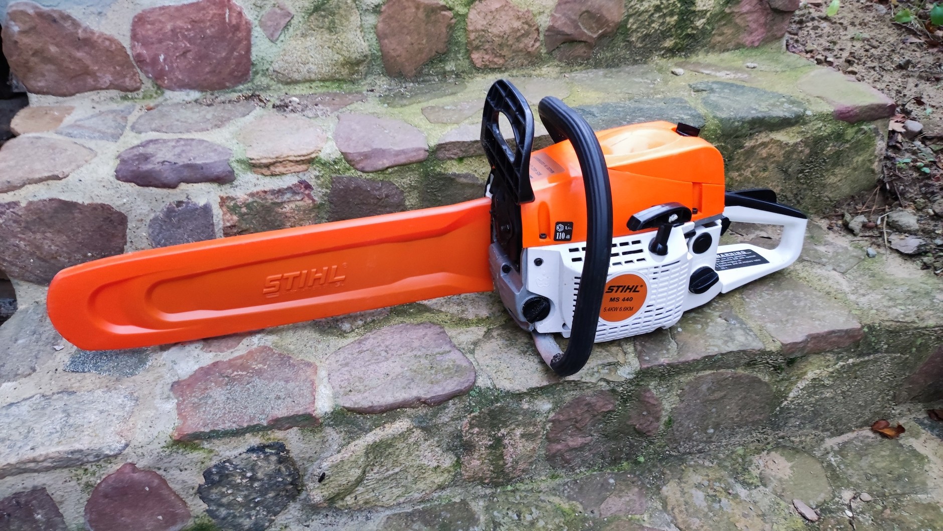 Kolejna okazja od przydrożnego oszusta – podrabiana piła łańcuchowa.