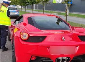 Gnał czerwonym Ferrari po Częstochowie 144 km/h. Raczej nie spodziewał się takiego finału