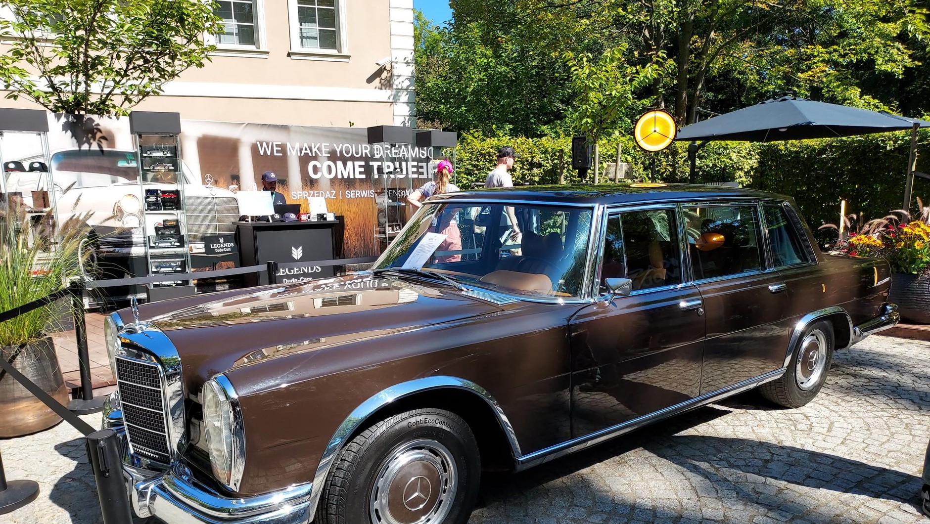 Klasyczne pojazdy na zamku Topacz 2024. Mercedes 600