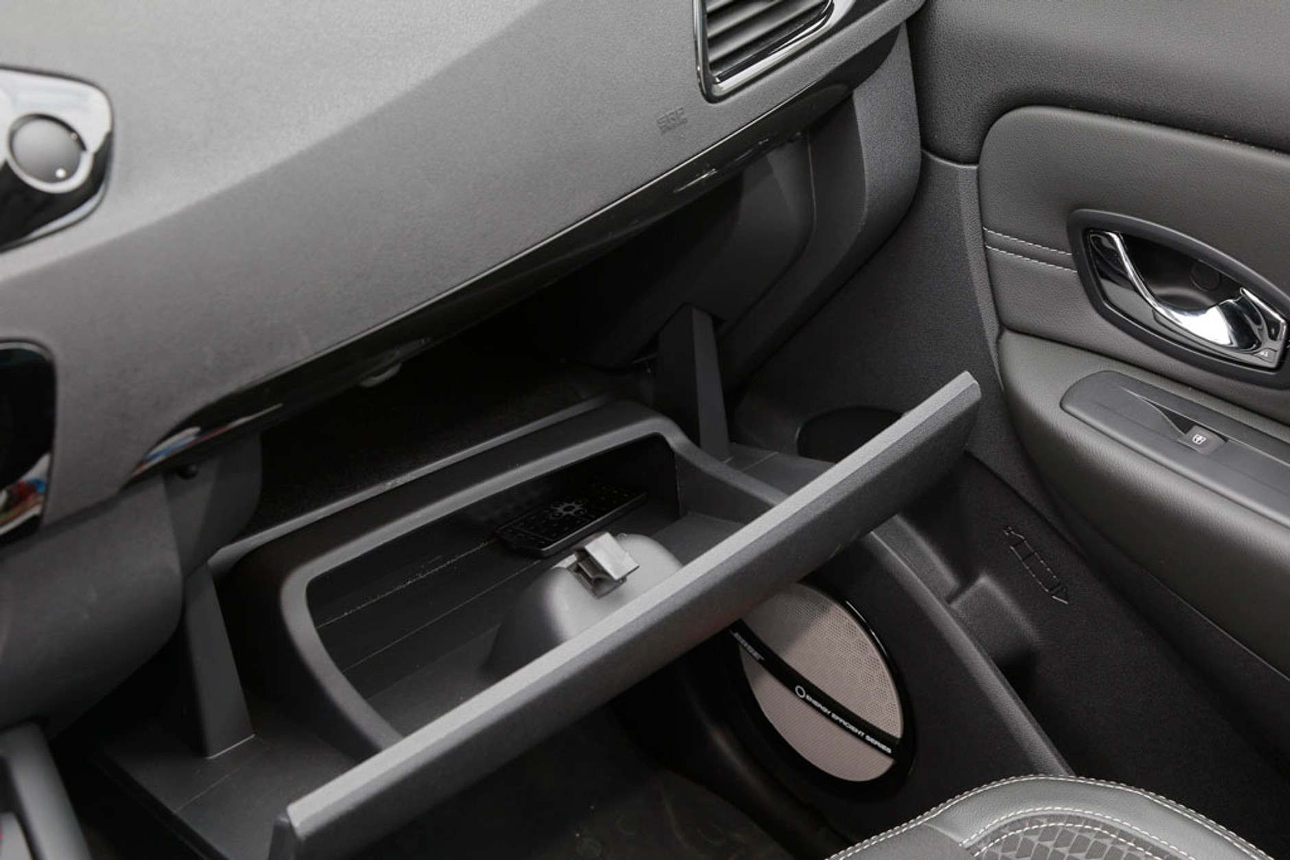 Renault Scenic III - tradycyjny schowej to lepsze rozwiązanie