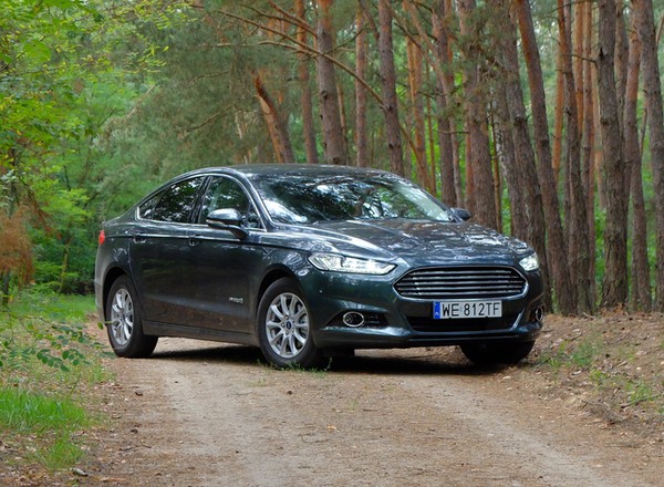 Ford Mondeo Hybrid - ciemna strona oszczędzania | TEST