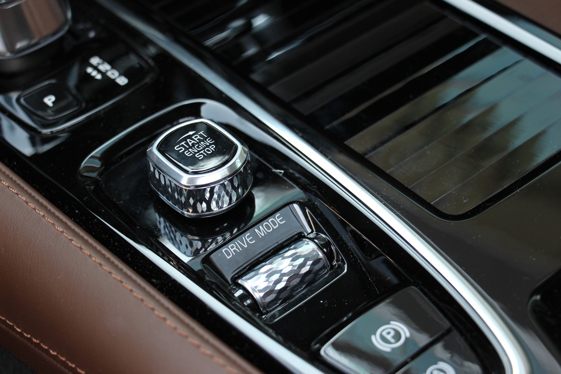 Volvo S90 T8 Inscription – Hybryda nie do oszczędzania