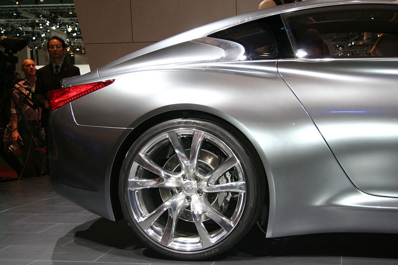 Genewa 2009: Infiniti Essence Concept (fotogaleria)