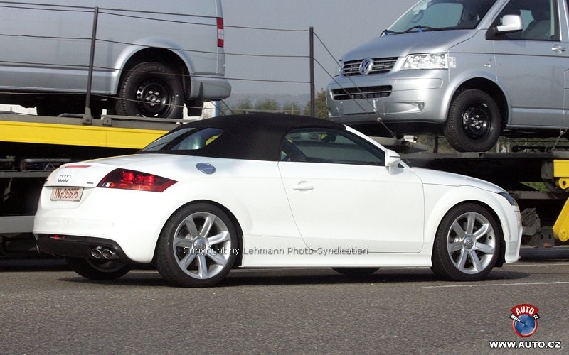 Zdjęcia szpiegowskie: Audi TT – jedno S i kilka diod LED