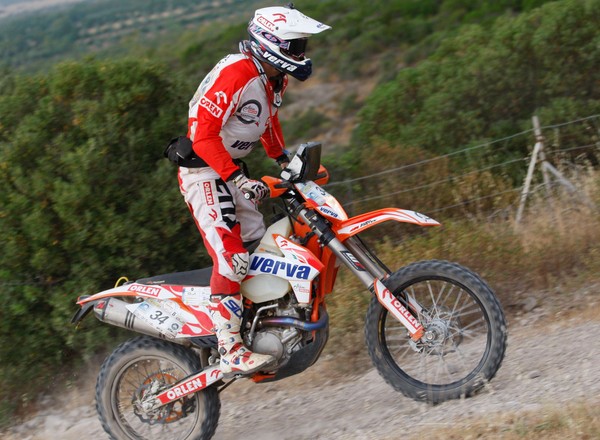 Orlen Team: wybuch opony, Sonik liderem