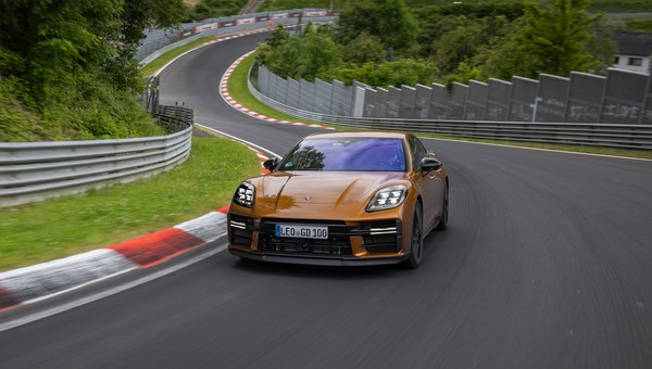 Nowe Porsche Panamera ustanowiło rekord na kultowym torze
