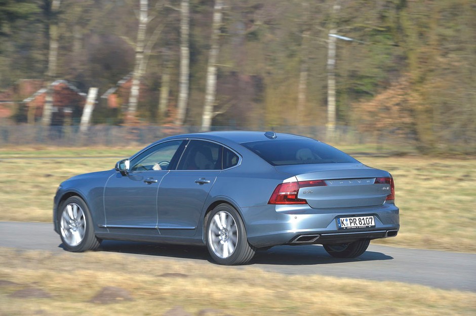 Volvo S90 D4