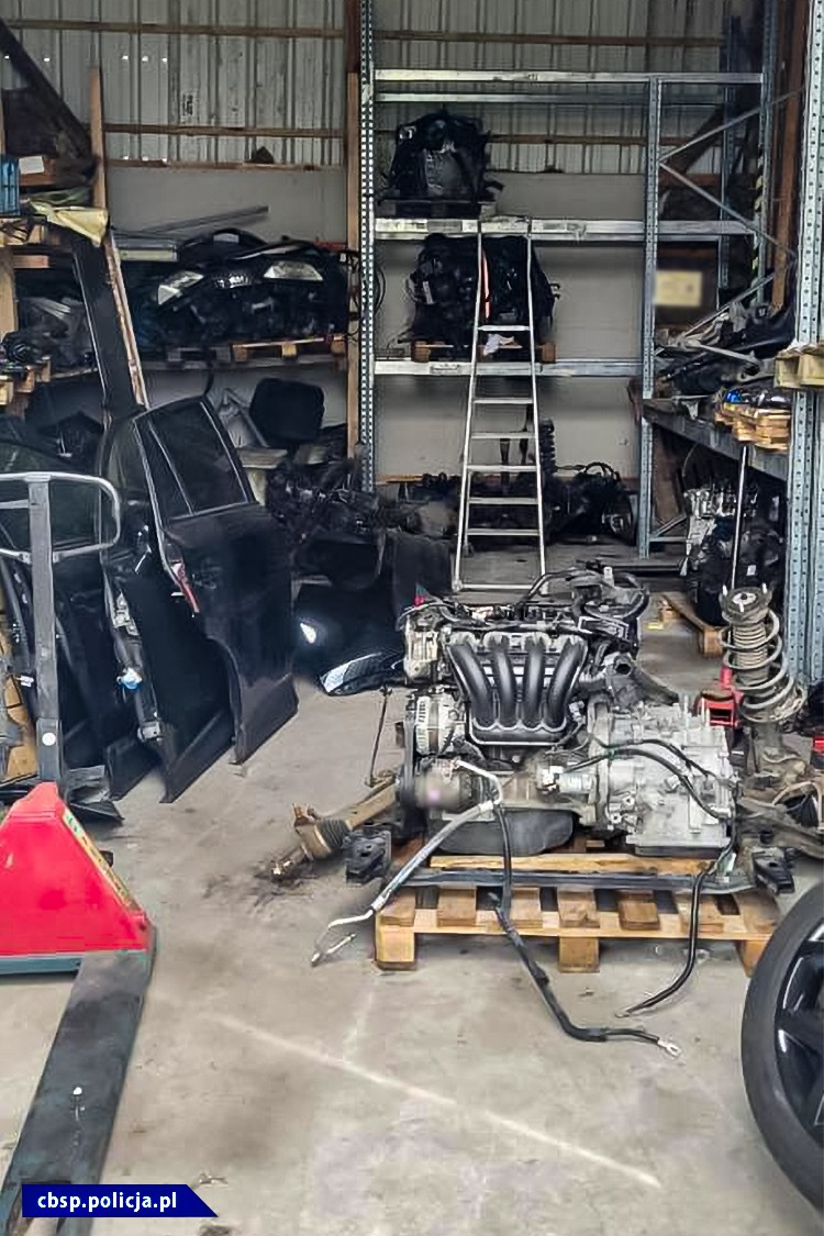Kradli samochody na terenie Unii Europejskiej, rozbierali w Polsce