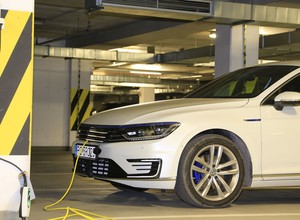 Hybrydy plug-in: połączenie wad aut spalinowych i elektrycznych czy idealne "dwa w jednym"?