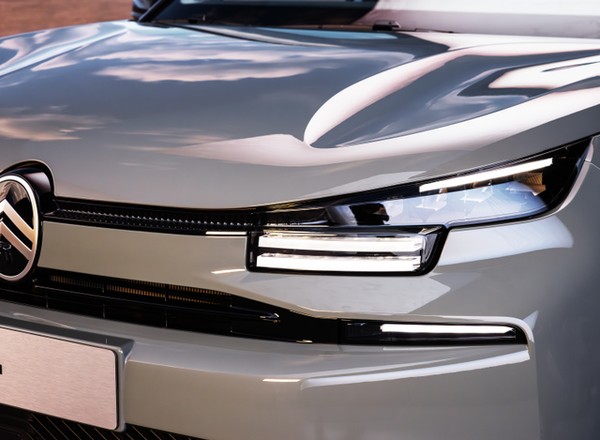 Nowe C4 i C4 X. Citroen odświeżył swój segment C