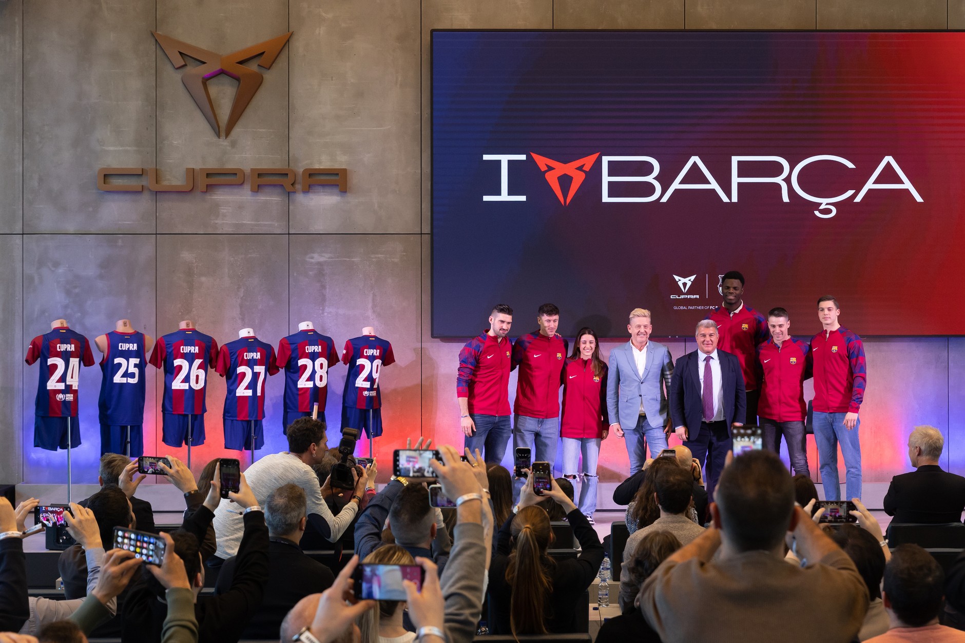 Cupra przedłużyła umowę sponsorską z FC Barceloną